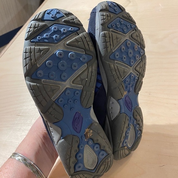 Explore Slip On Sneaker size 9 (Box 2) - Picture 6 of 16